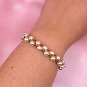 Elegant Gold and White Pearl Bracelet